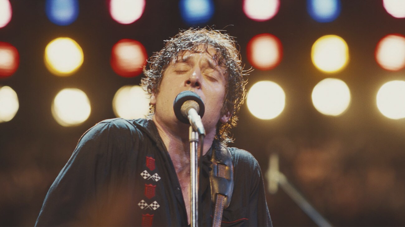 Jeremy Allen White as Bruce Springsteen in 20th Century Studios' SPRINGSTEEN: DELIVER ME FROM NOWHERE. Photo courtesy of 20th Century Studios. © 2025 20th Century Studios. All Rights Reserved.