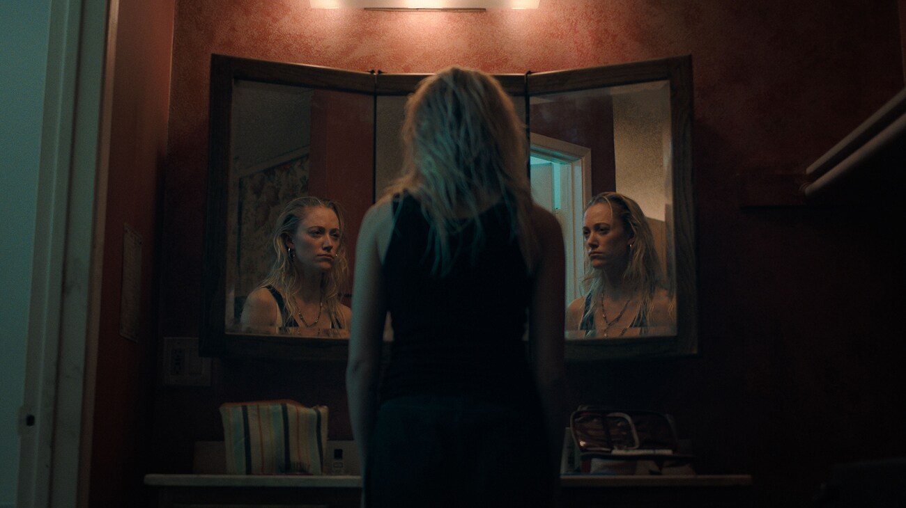 Maika Monroe as Polly Murphy in 20th Century Studios' THE HAND THAT ROCKS THE CRADLE. Photo by Suzanne Tenner. © 2025 20th Century Studios. All Rights Reserved.