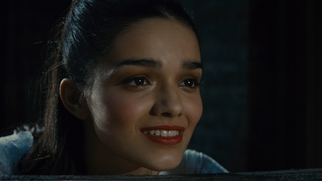 An image of Actor Rachel Zegler from the 20th Century Studios movie "West Side Story".