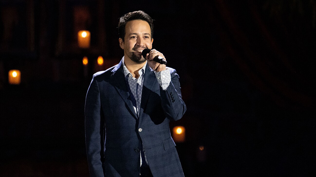 Lin-Manuel Miranda introduces the live-to-film concert experience Encanto at the Hollywood Bowl. Encanto at the Hollywood Bowl, from Disney Branded Television, will premiere on Dec. 28 only on Disney+. (Photo credit: Disney/Temma Hankin)