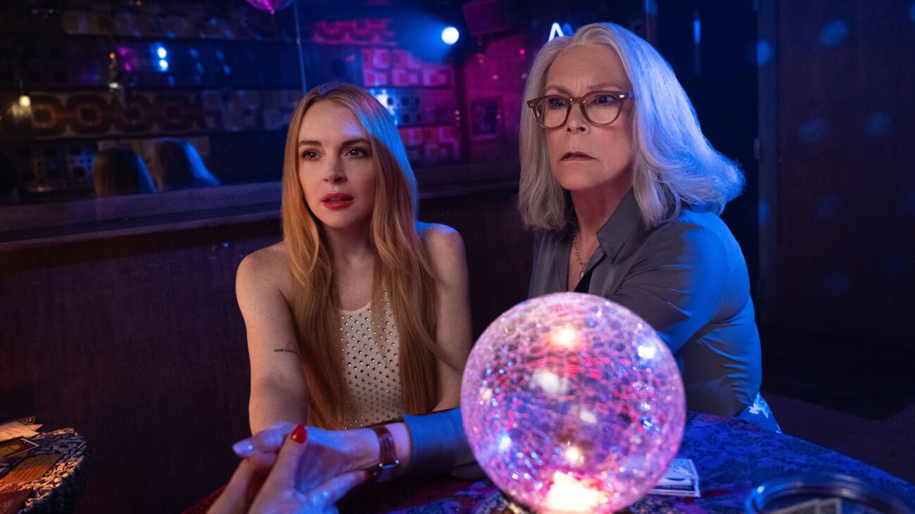 (L-R) Lindsay Lohan as Anna Coleman and Jamie Lee Curtis as Tess Coleman in Disney's FREAKIER FRIDAY. Photo by Glen Wilson. © 2025 Disney Enterprises, Inc. All Rights Reserved.