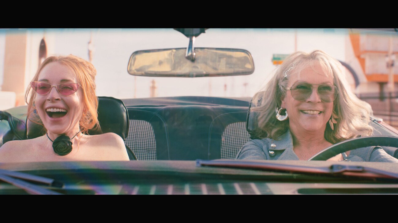 (L-R) Lindsay Lohan as Anna Coleman and Jamie Lee Curtis as Tess Coleman in Disney's live-action FREAKIER FRIDAY. Photo courtesy of Disney. © 2025 Disney Enterprises, Inc. All Rights Reserved.