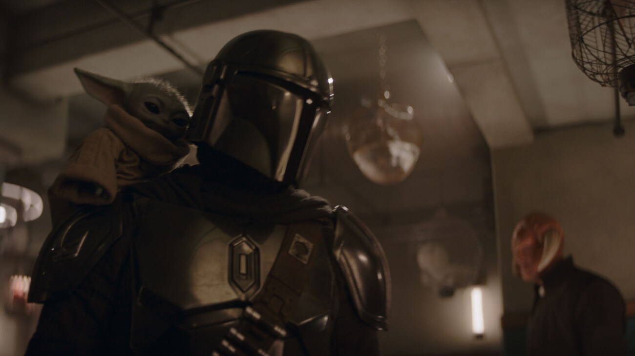 (L-R) Grogu and Mandalorian (Pedro Pascal) in Lucasfilm's THE MANDALORIAN AND GROGU. Photo courtesy of Lucasfilm. © 2025 Lucasfilm Ltd™. All Rights Reserved.