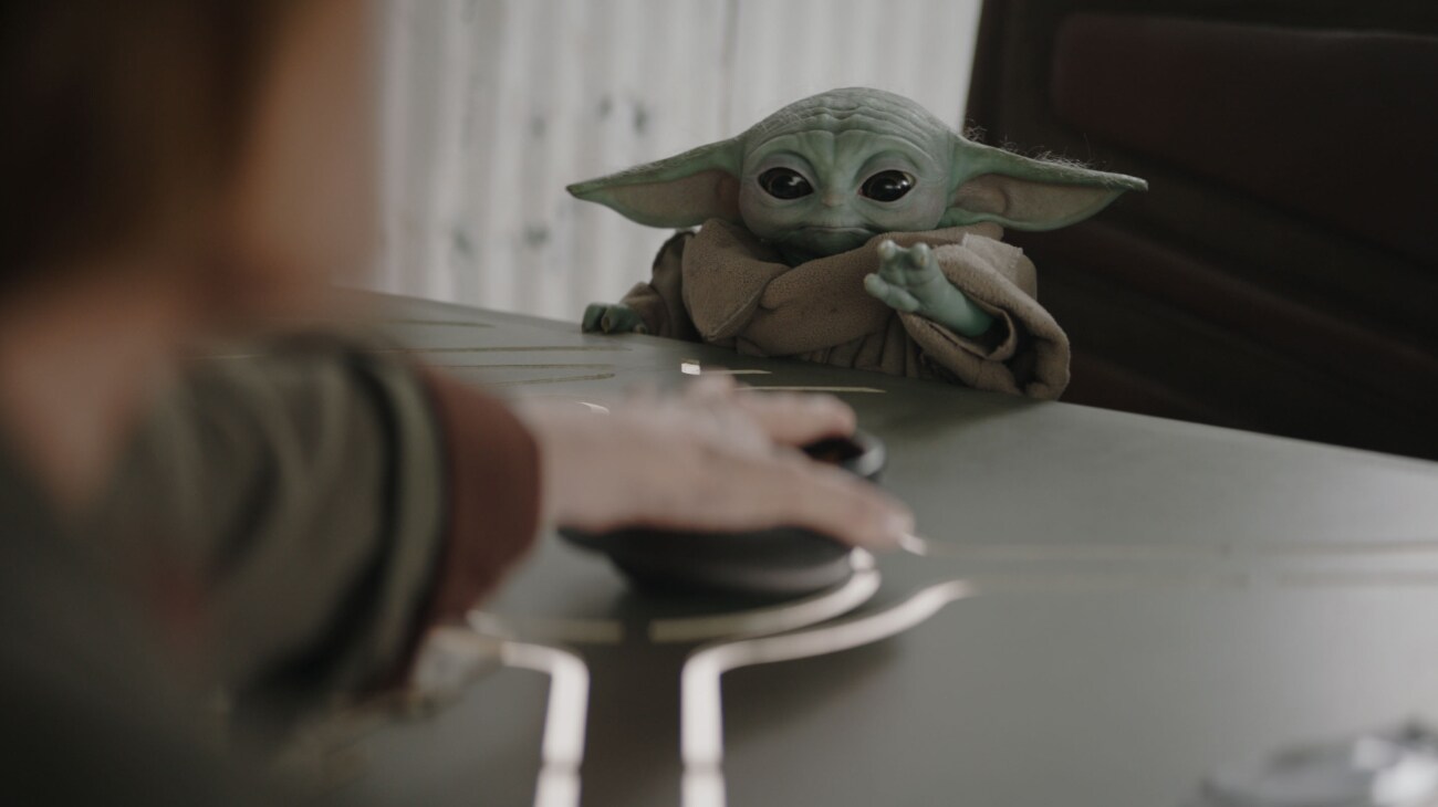 (L-R) Colonel Ward (Sigourney Weaver) and Grogu in Lucasfilm's THE MANDALORIAN AND GROGU. Photo courtesy of Lucasfilm. © 2025 Lucasfilm Ltd™. All Rights Reserved.