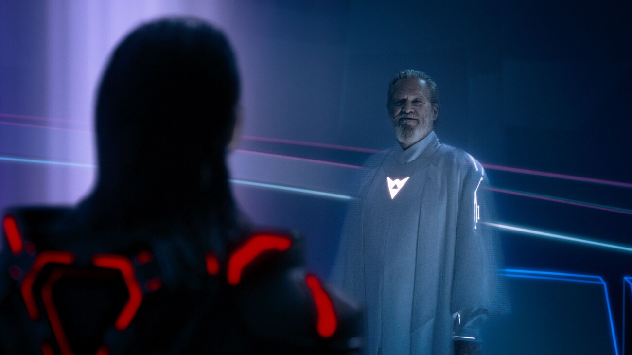 (L-R) Jared Leto as Ares and Jeff BRidges as Flynn in Disney's Live Action TRON: ARES. Photo by Leah Gallo. © 2025 Disney Enterprises, Inc. All Rights Reserved.