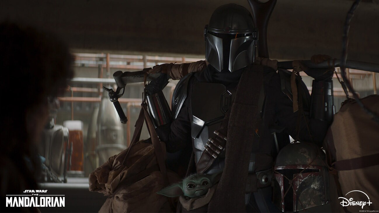 (L-R): Peli Motto (Amy Sedaris), the Mandalorian (Pedro Pascal) and The Child in Lucasfilm's THE MANDALORIAN, season two, exclusively on Disney+. © 2020 Lucasfilm Ltd. & ™. All Rights Reserved.