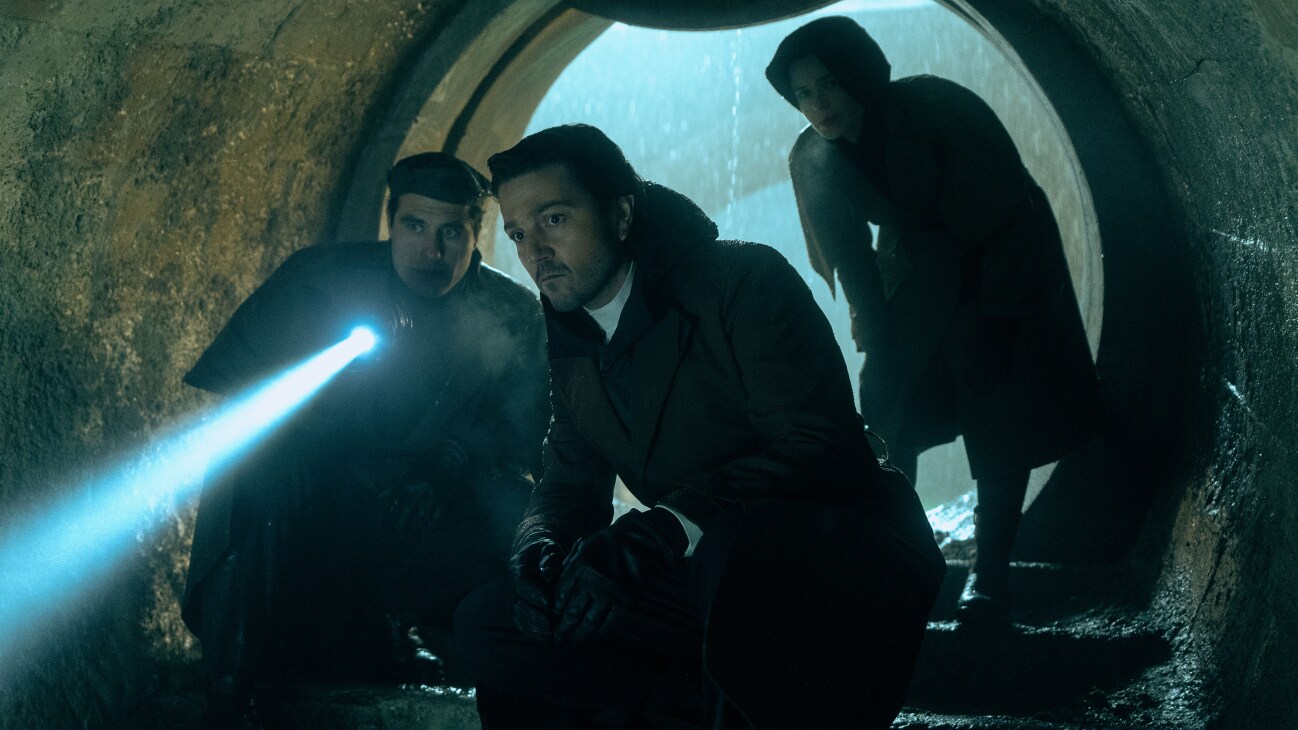 (L-R) Dilan (Théo Costa Marini), Andor (Diego Luna) and Enza Rylanz (Alaïs Lawson) in Lucasfilm's ANDOR Season 2, exclusively on Disney+. ©2024 Lucasfilm Ltd. & TM. All Rights Reserved.