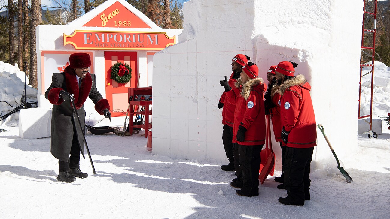 BEST IN SNOW. Host, Tituss Burgess, speaks to the carving team, Hakuna Matata/Southern Snow. (Disney/Todd Wawrychuk)