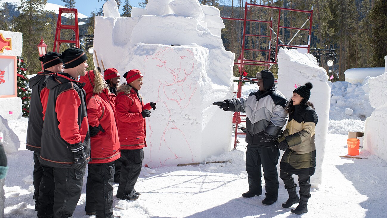 BEST IN SNOW. Judges Andre Rush and Sue McGrew speak with Team Hakuna Matata/Southern Snow. (Disney/Todd Wawrychuk)