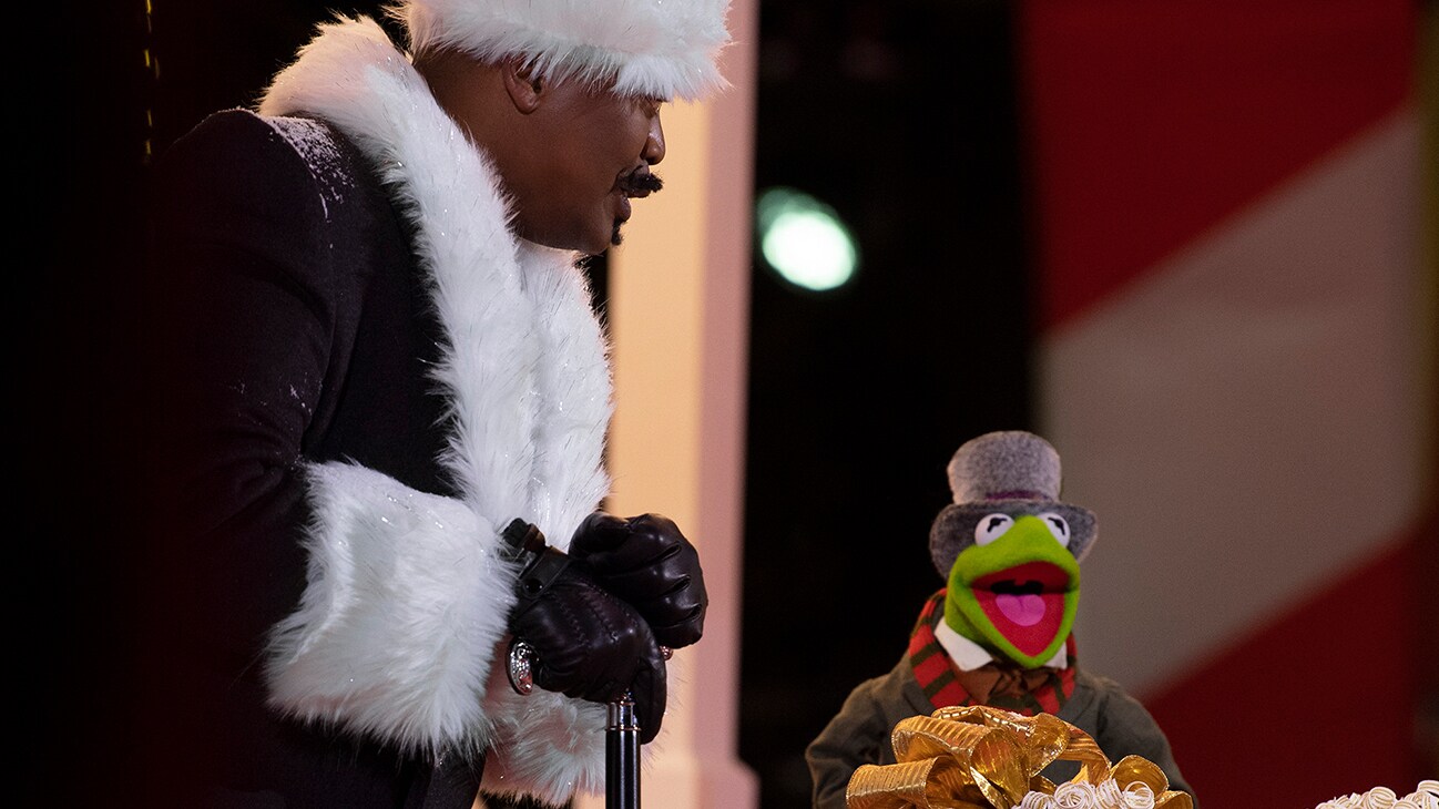 BEST IN SNOW. Host Tituss Burgess and kermit the Frog. (Disney/Todd Wawrychuk)