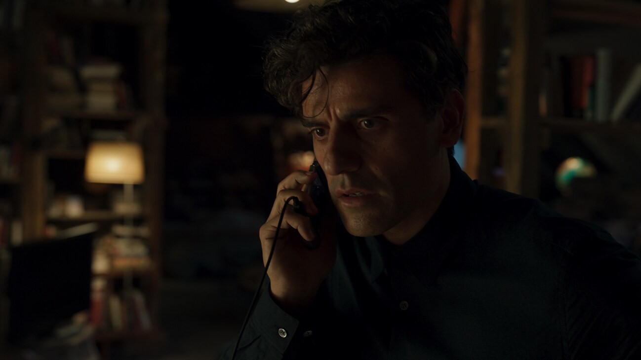 Image of Steven Grant (actor Oscar Isaac) on a mobile phone from Marvel Studios' "Moon Knight".