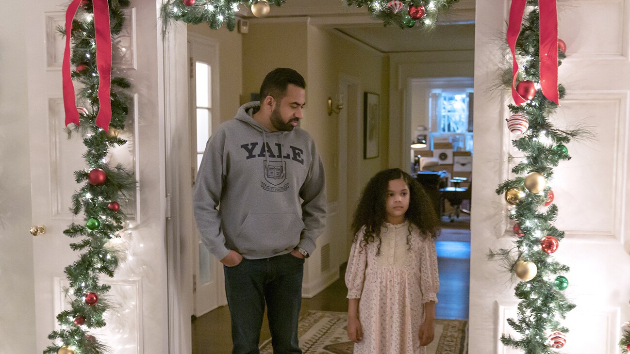 (L-R) Simon Choksi (Kal Penn) and Grace Choksi (Rupali Redd) from "The Santa Clauses (Season 1)," exclusively on Disney+.