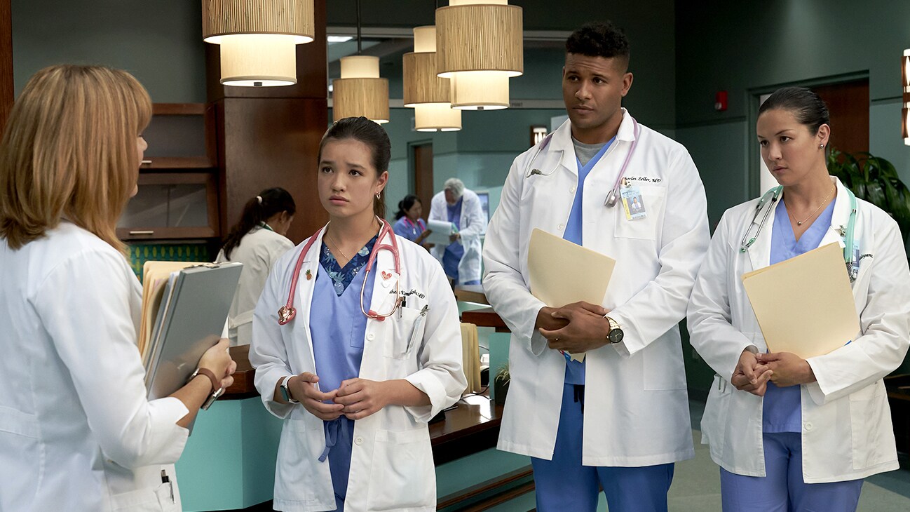 DOOGIE KAMEALOHA, M.D. - "Love Is a Mystery" - Lahela tackles two mysteries: the root cause of a tourist’s sudden paralysis and Walter’s feelings. (Disney/Karen Neal) PEYTON ELIZABETH LEE, JEFFREY BOWYER- CHAPMAN, MAPUANA MAKIA
