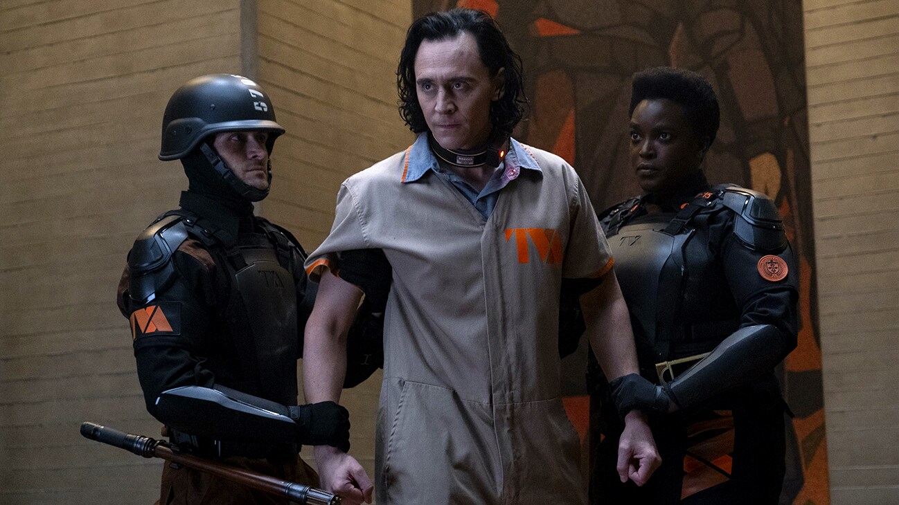 (L-R): Loki (Tom Hiddleston) and Hunter B-15 (Wunmi Mosaku) in Marvel Studios' LOKI exclusively on Disney+. Photo by Chuck Zlotnick. ©Marvel Studios 2021. All Rights Reserved.