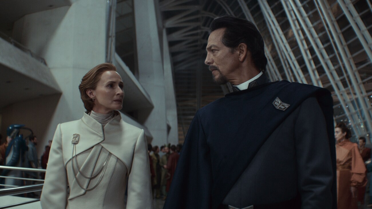 (L-R) Mon Mothma (Genevieve O'Reilly) and Bail Organa (Benjamin Bratt) in Lucasfilm's ANDOR Season 2, exclusively on Disney+. Photo courtesy of Lucasfilm. ©2025 Lucasfilm Ltd. & TM. All Rights Reserved.