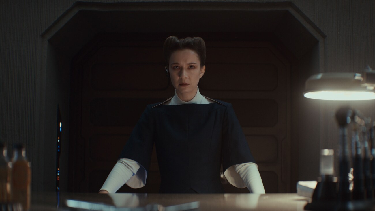 Kleya Marki (Elizabeth Dulau) in Lucasfilm's ANDOR Season 2, exclusively on Disney+. ©2025 Lucasfilm Ltd. & TM. All Rights Reserved.