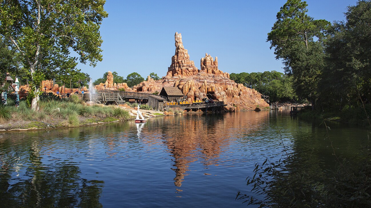 Image of the mountain and lake from the Big Thunder Mountain ride.