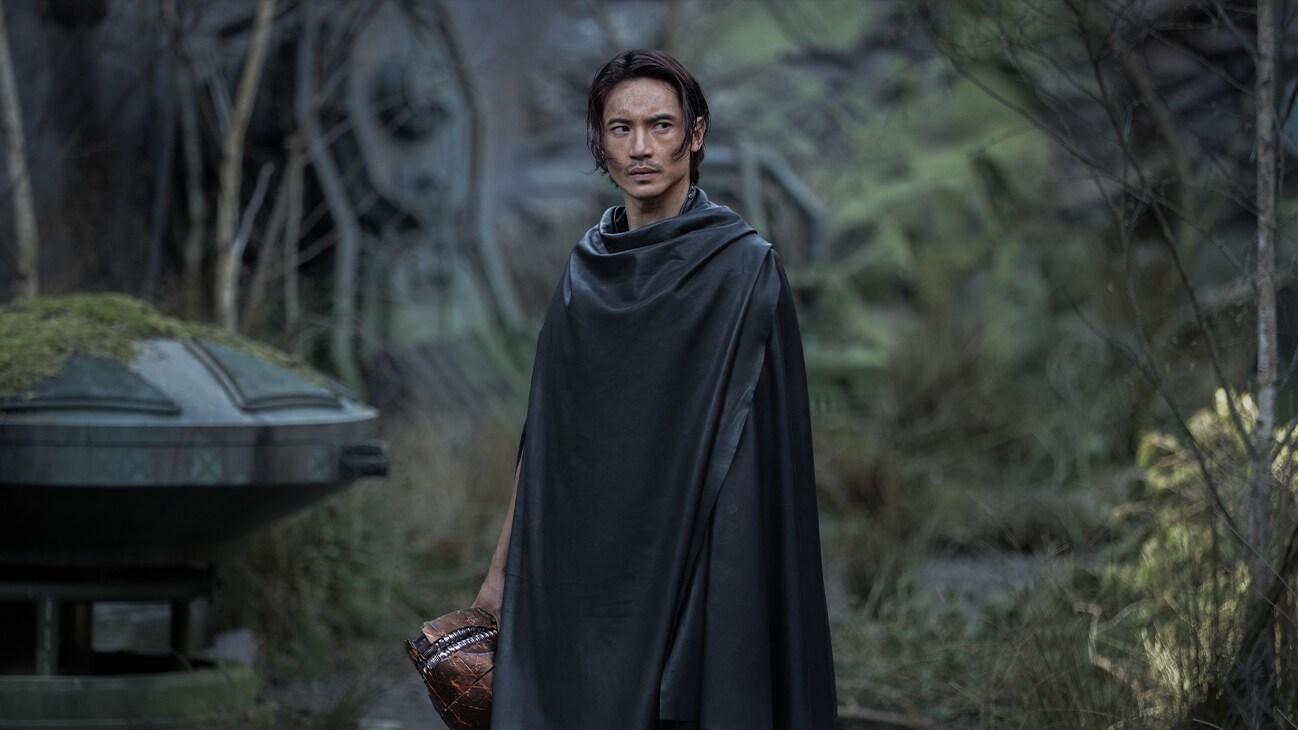Qimir (Manny Jacinto) in Lucasfilm's THE ACOLYTE, season one, exclusively on Disney+. ©2024 Lucasfilm Ltd. & TM. All Rights Reserved.