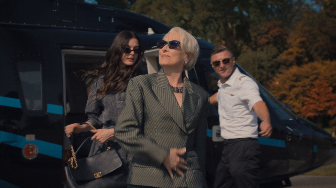 (L-R): Anne Hathaway as Andy Sachs and Meryl Streep as Miranda Priestly in 20th Century Studios' THE DEVIL WEARS PRADA 2. Photo courtesy of 20th Century Studios. © 2026 20th Century Studios. All Rights Reserved.