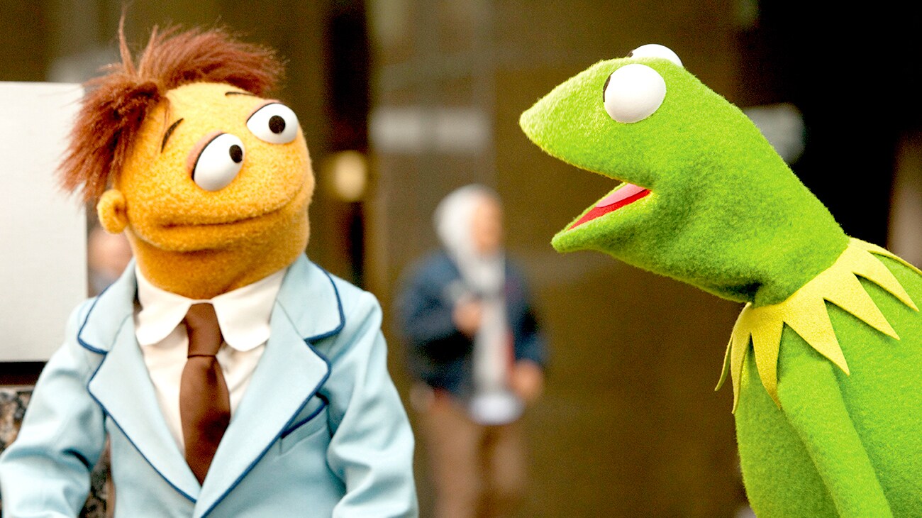 Muppets Walter and Kermit the Frog talking