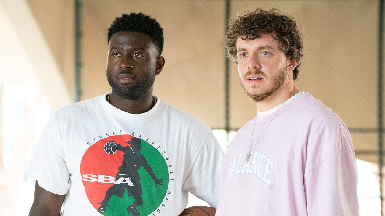 (L-R): Sinqua Walls as Kamal and Jack Harlow as Jeremy in 20th Century Studios' WHITE MEN CAN'T JUMP.