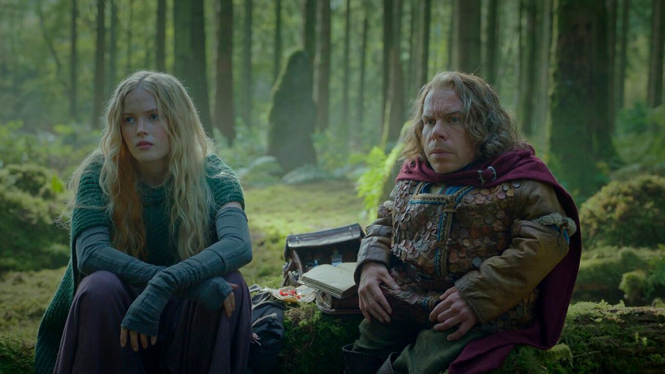 Dove (Ellie Bamber) and Willow Ufgood (Warwick Davis) in Lucasfilm's WILLOW exclusively on Disney+. ©2022 Lucasfilm Ltd. & TM. All Rights Reserved.