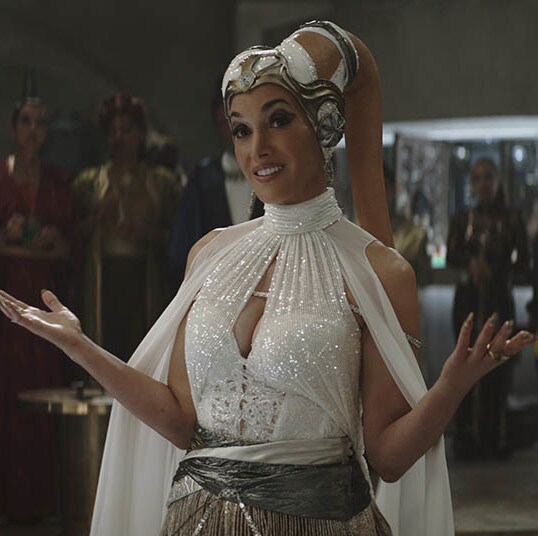 Garsa Fwip shows welcoming arms