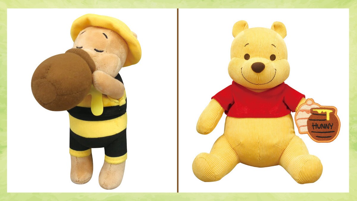 【イベント限定品】左:ハチミツ美味しいプーさんマスコット/右:ぬいぐるみM(はちみつ壺バッジ付き)