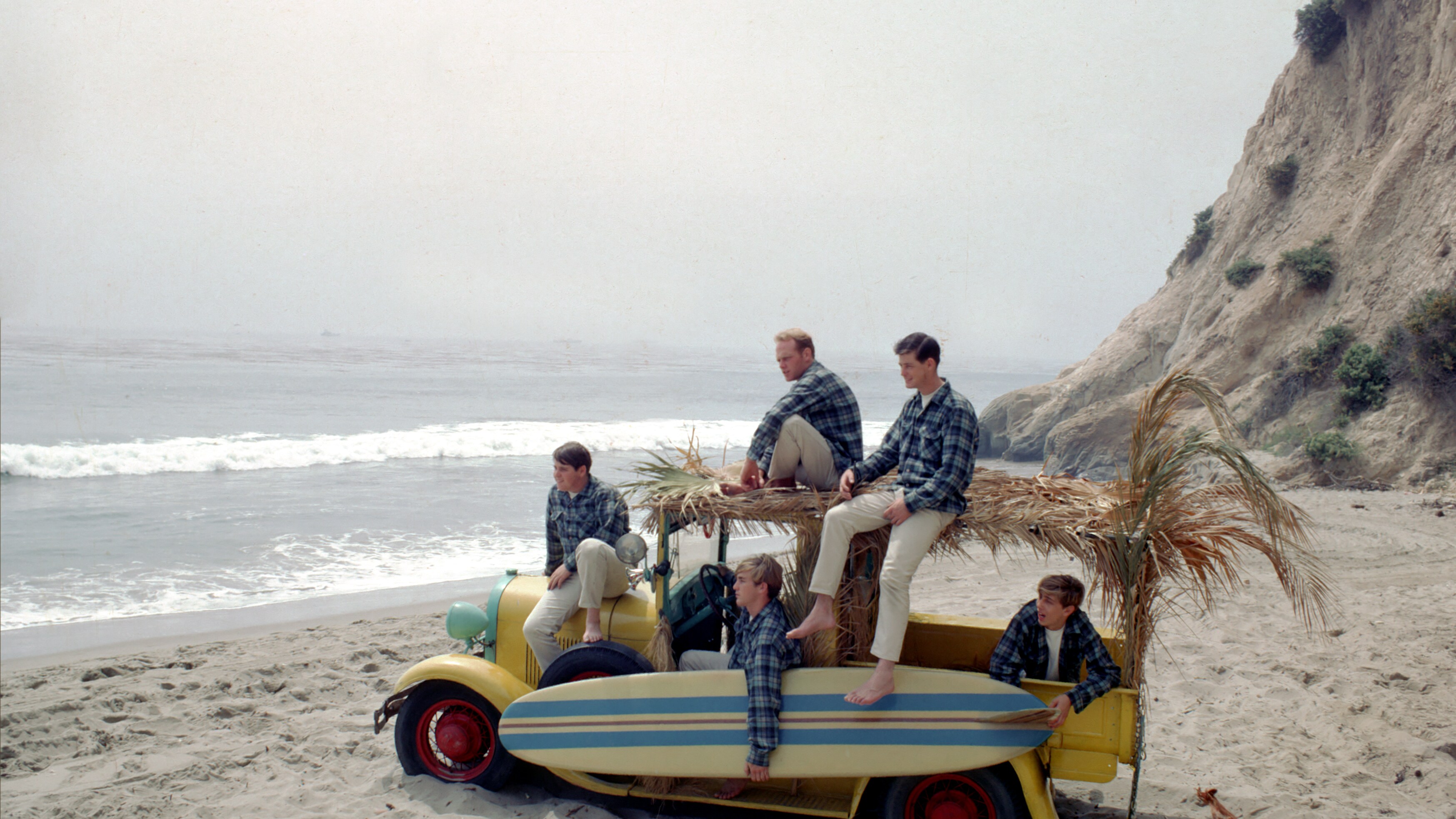 „The Beach Boys” – wyjątkowy dokument o zespole, który zmienił oblicze muzyki pop, od dziś w Disney+