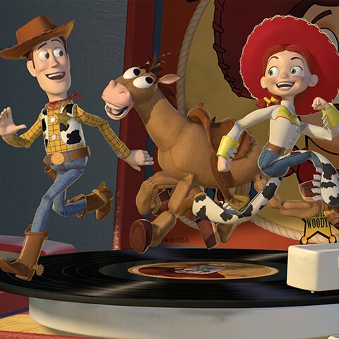 Toy Story para principiantes: cómo se llama la vaquera de la que se enamora  Buzz Lightyear | Disney Latino