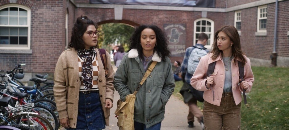 Kids walk through a campus in Hocus Pocus 2