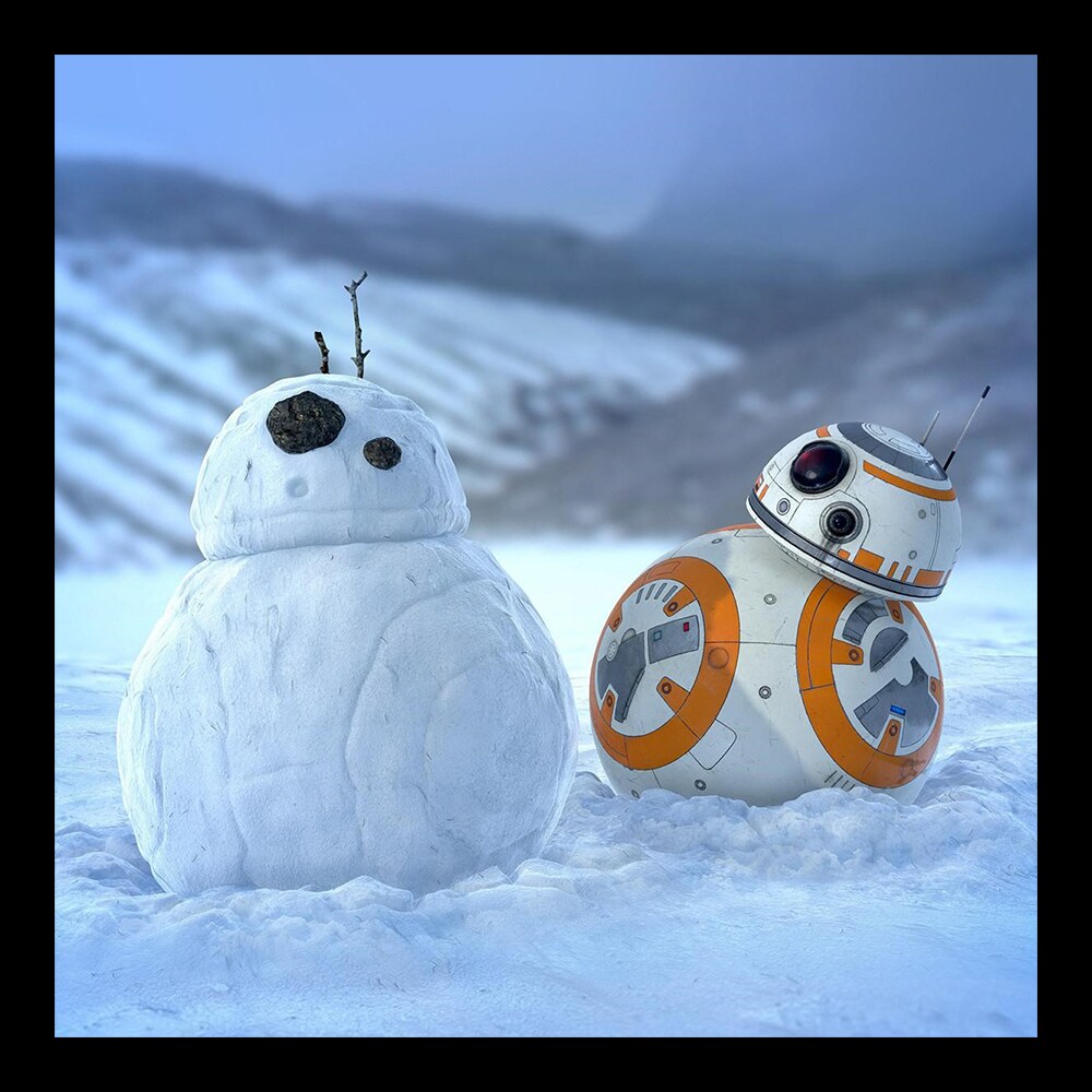 BB-9 with a snowman BB-8 on ILM's 2022 holiday card.