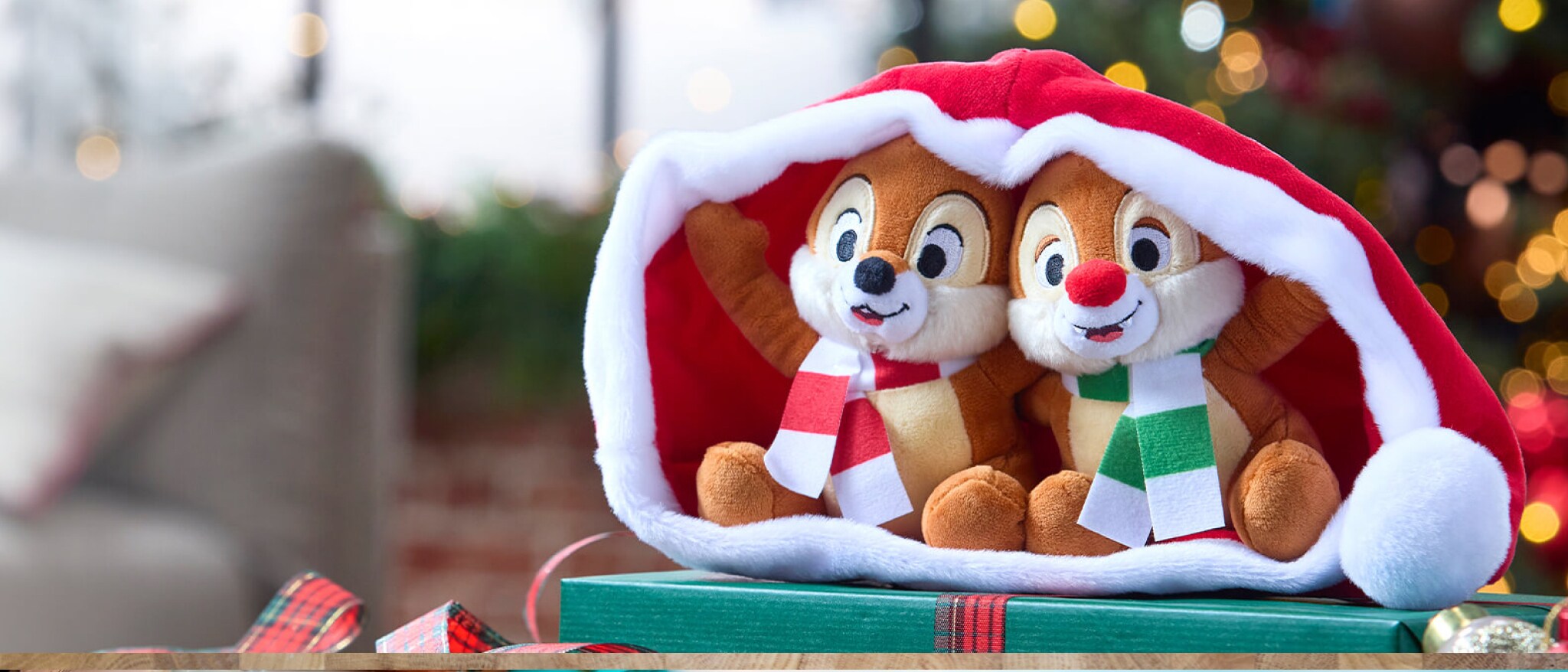 Homepage Hero Banner - DisneyStore_ChristmasChipnDaleSantaHat_251127 MY