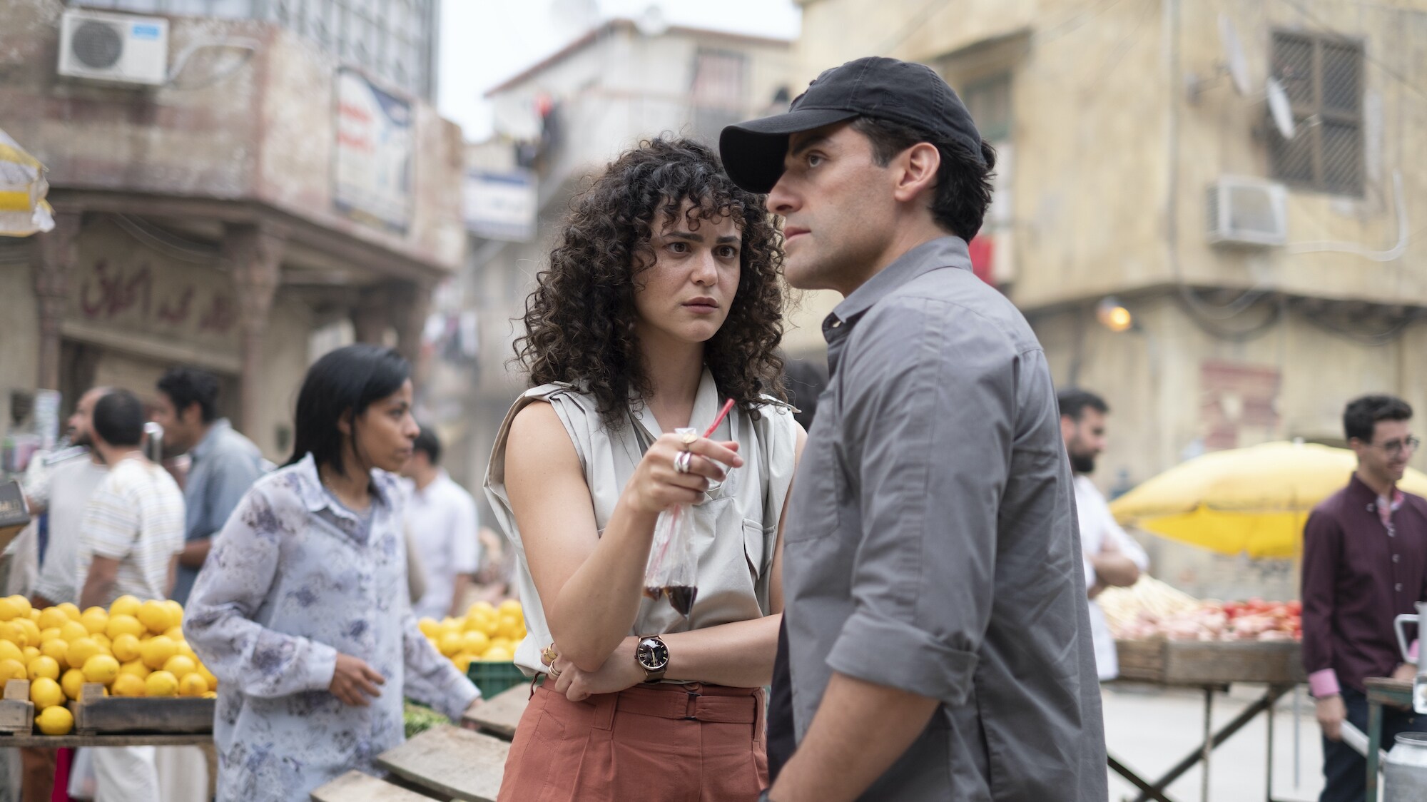 (L-R): May Calamawy as Layla El-Faouly and Oscar Isaac as Marc Spector/Steven Grant in Marvel Studios' MOON KNIGHT. Photo by Gabor Kotschy. ©Marvel Studios 2022. All Rights Reserved.