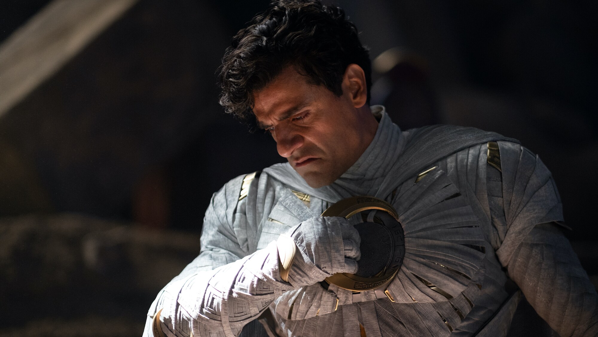 Oscar Isaac as Marc Spector in Marvel Studios' MOON KNIGHT, exclusively on Disney+. Photo by Gabor Kotschy. ©Marvel Studios 2022. All Rights Reserved.