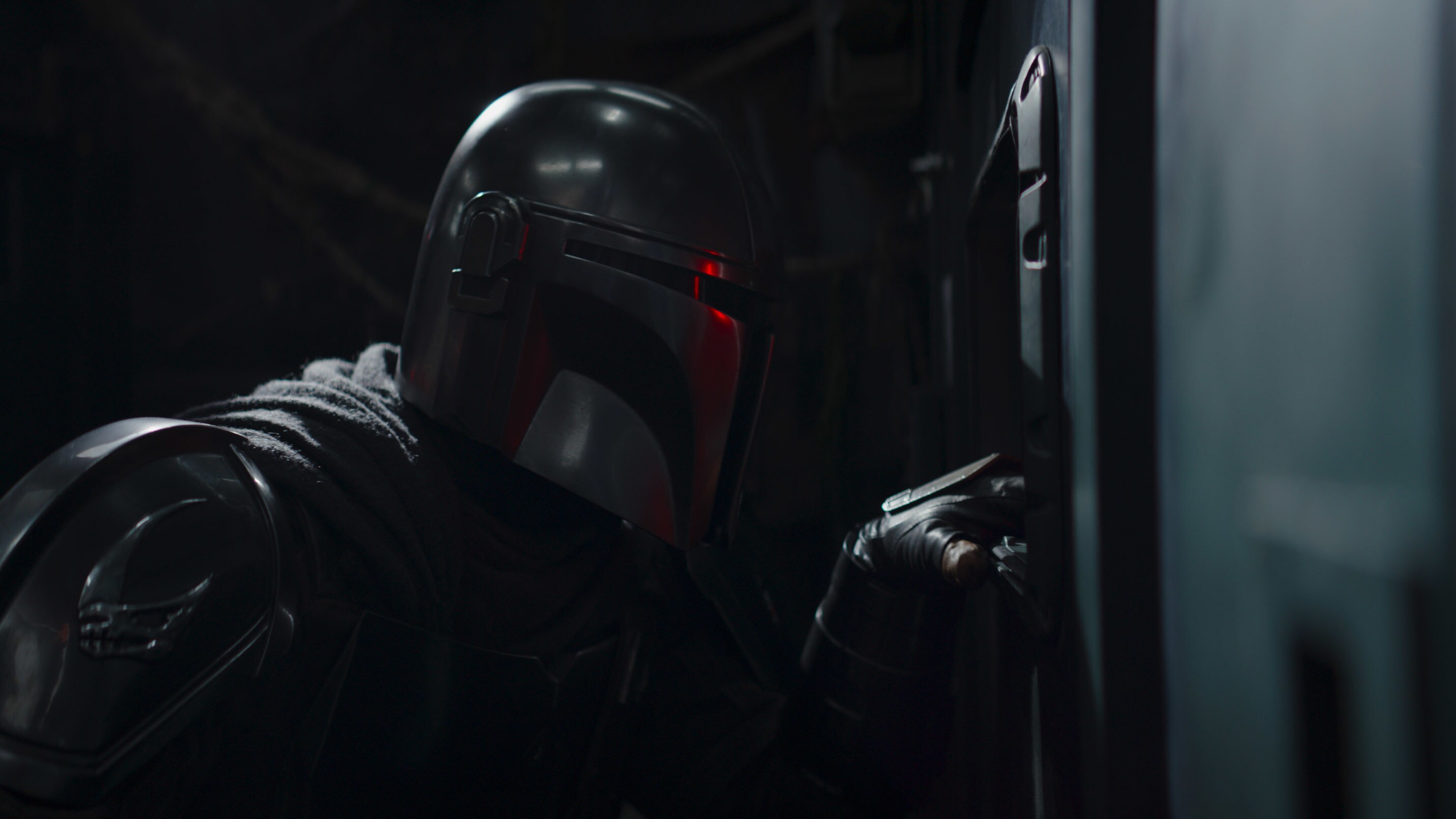 The Mandalorian (Pedro Pascal) in Lucasfilm's THE MANDALORIAN, season two, exclusively on Disney+. © 2020 Lucasfilm Ltd. & ™. All Rights Reserved.