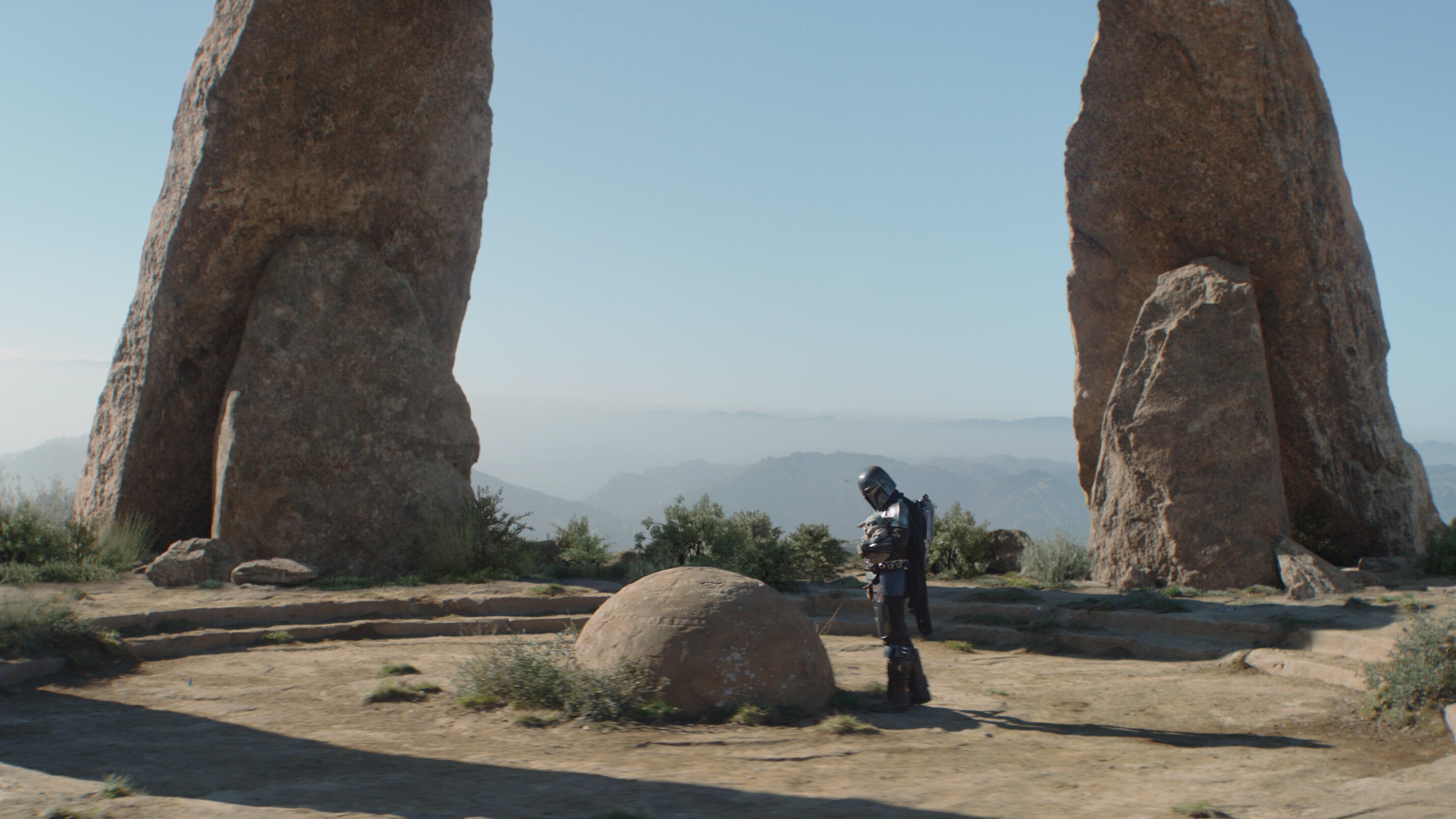 Grogu and the Mandalorian (Pedro Pascal) in Lucasfilm's THE MANDALORIAN, season two, exclusively on Disney+. © 2020 Lucasfilm Ltd. & ™. All Rights Reserved.