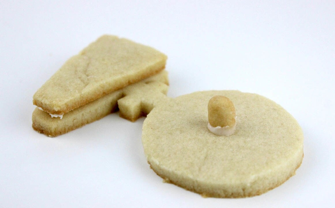 Icing is used to hold pieces of a D-O cookie together.