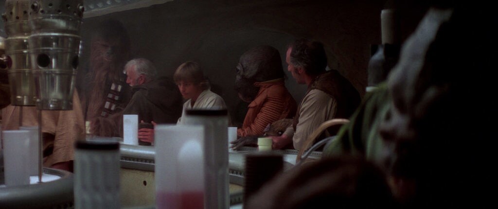 Luke and Obi-Wan in the cantina.