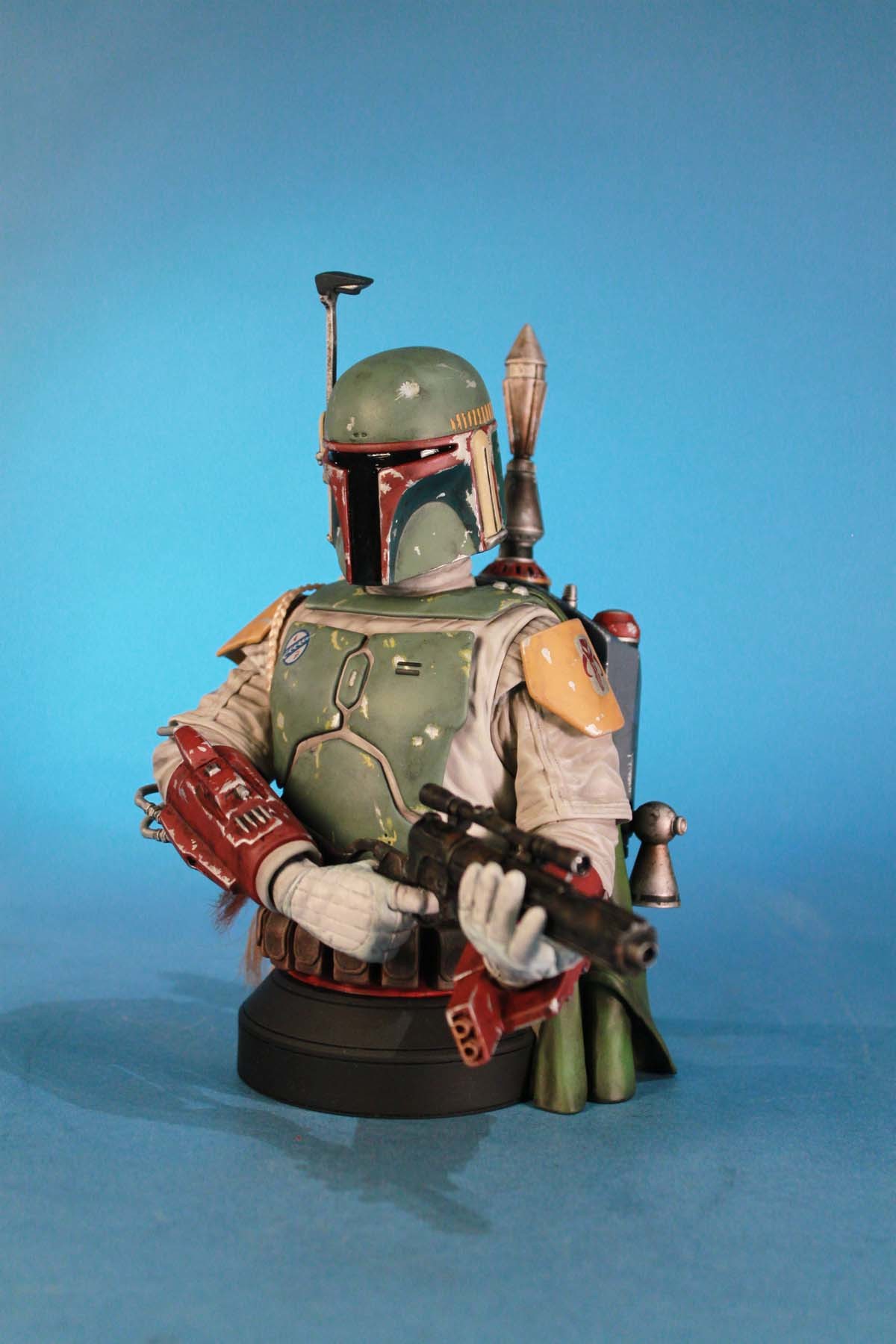 Special Preview: Gentle Giant's SDCC-Exclusive Boba Fett Deluxe Mini Bust |  StarWars.com