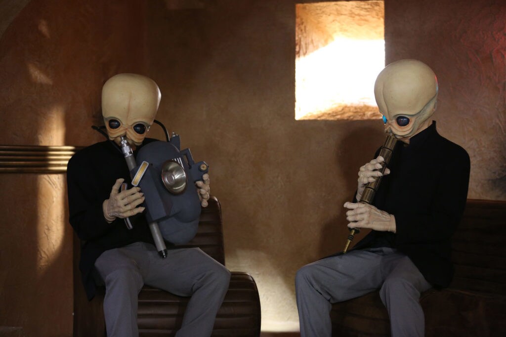 Two performers play instruments while wearing Bith masks created by Tom Spina at the StarWars.com Cantina.