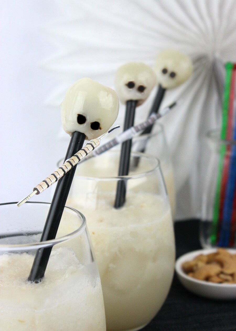 A group of cocktails with straws decorated to look like the Mos Eisley cantina band Modal Nodes.