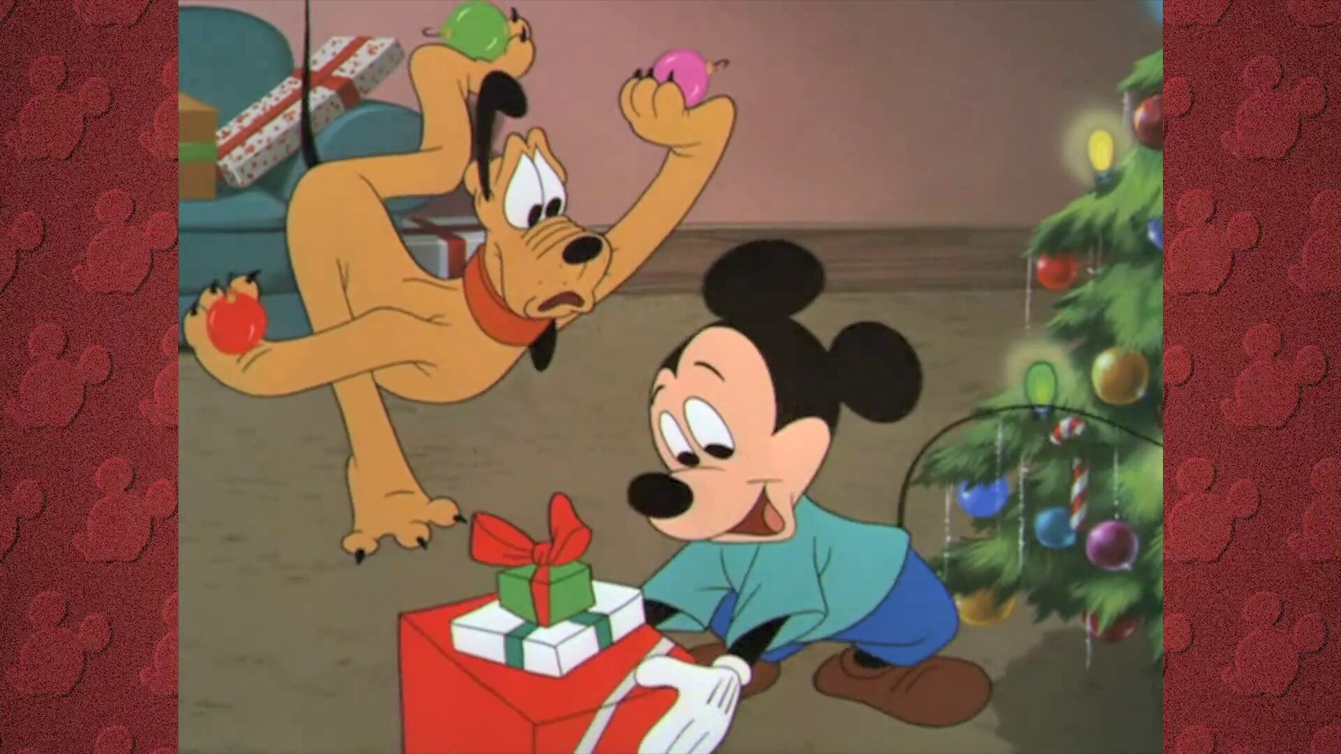 1-Minute of Holiday Magic from Mickey Mouse