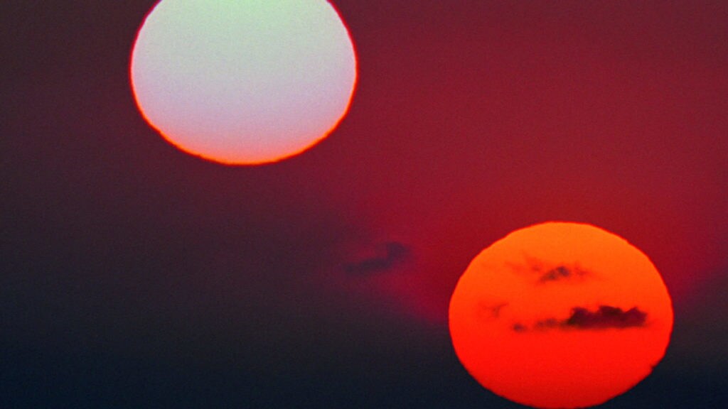 Tatooine's two suns set.