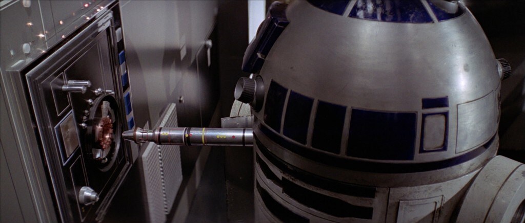 R2-D2 saves 1
