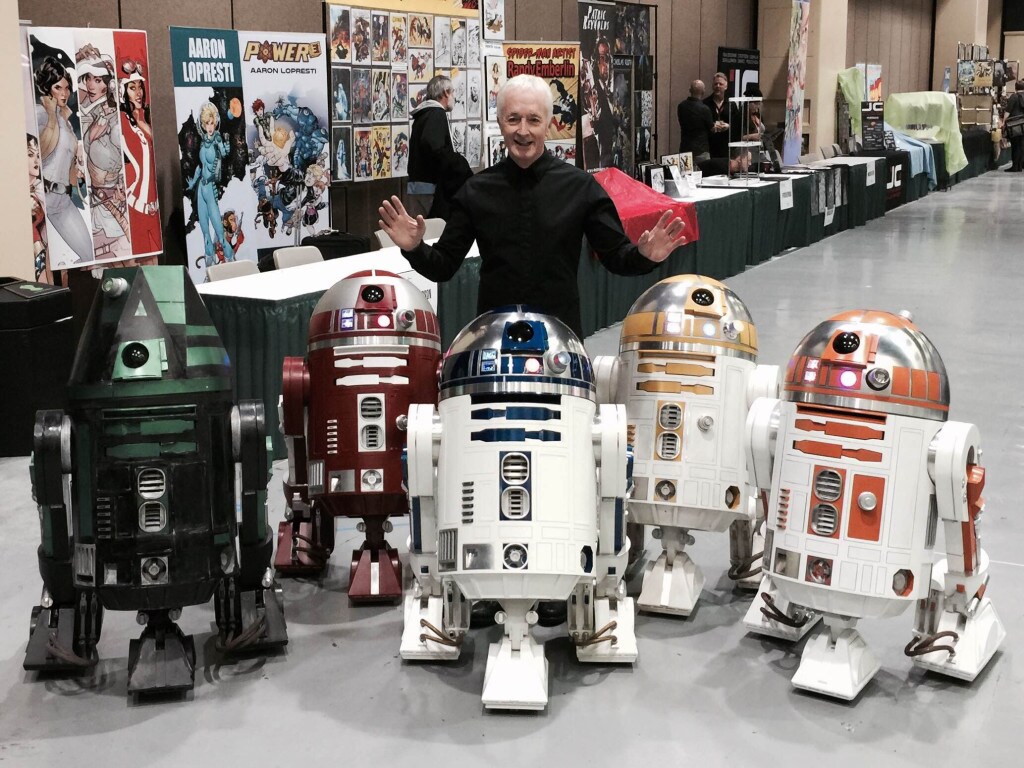 Anthony Daniels with astromech droids at Celebration