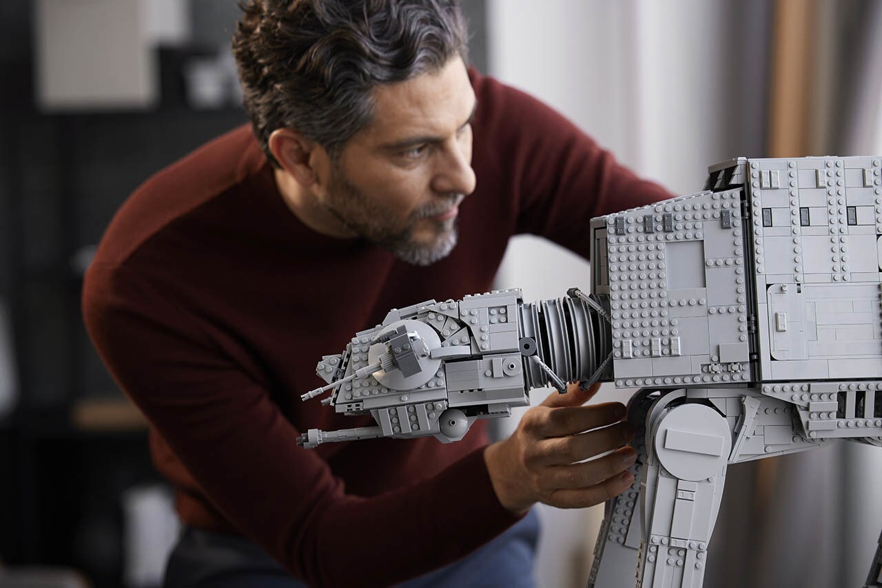 LEGO Star Wars UCS AT-AT head build