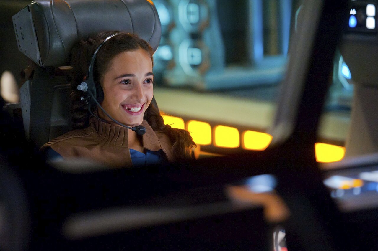 A Padawan helming the cockpit of the Jedi Starcruiser Athylia