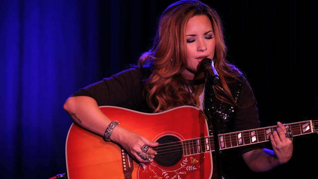 Catch Me/Don't Forget (An Intimate Performance) - Demi Lovato