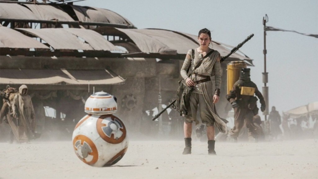 The Force Awakens - Rey with BB-8 on Jakku